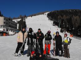 Uczestnicy hufca na trasie narciarskiej